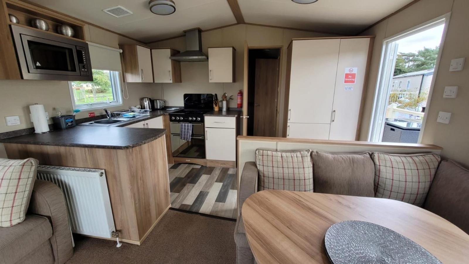 Tattershall Lakes Kingfisher Caravan 8 Berth With Hot Tub & Wifi 외부 사진