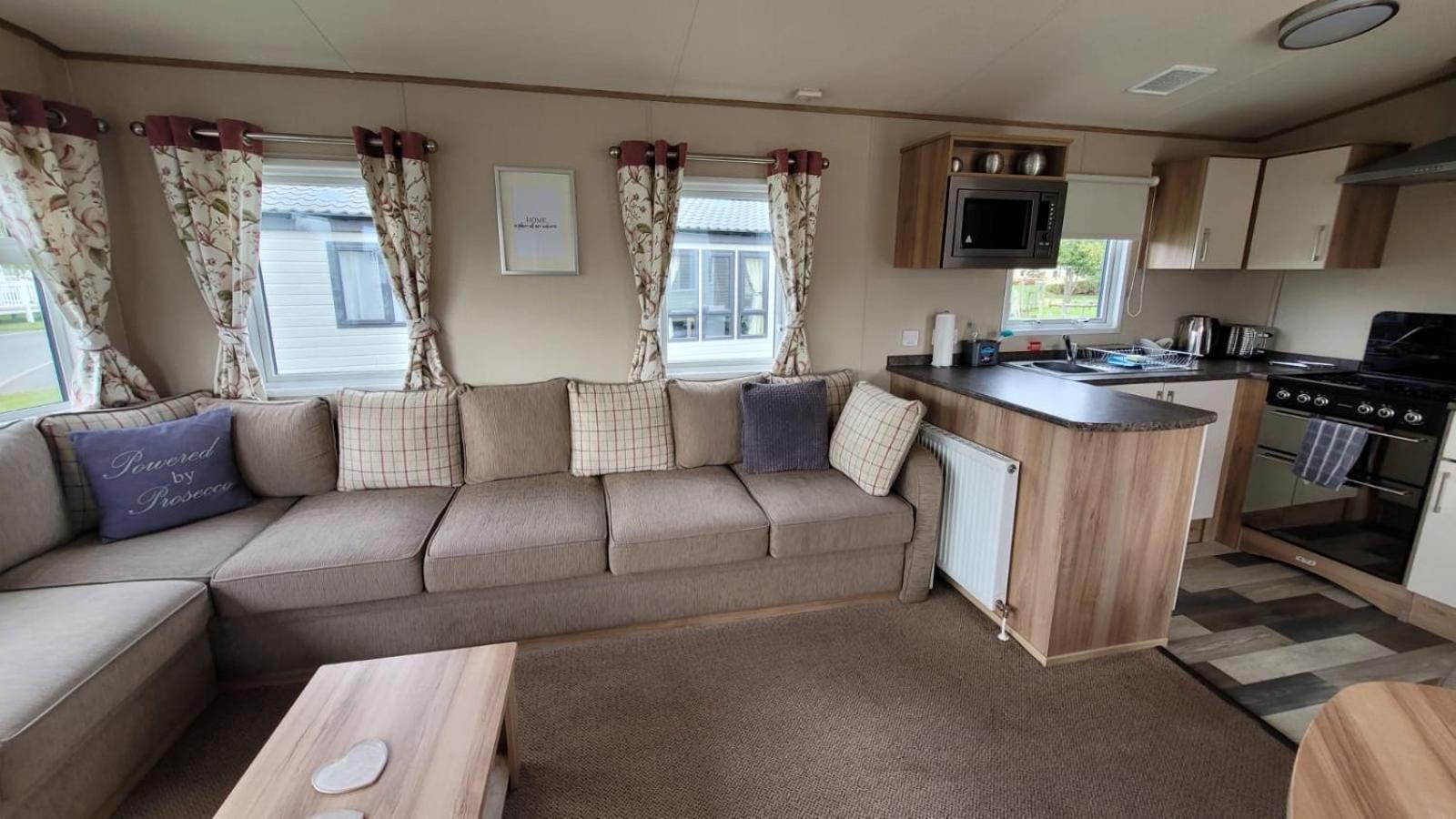 Tattershall Lakes Kingfisher Caravan 8 Berth With Hot Tub & Wifi 외부 사진