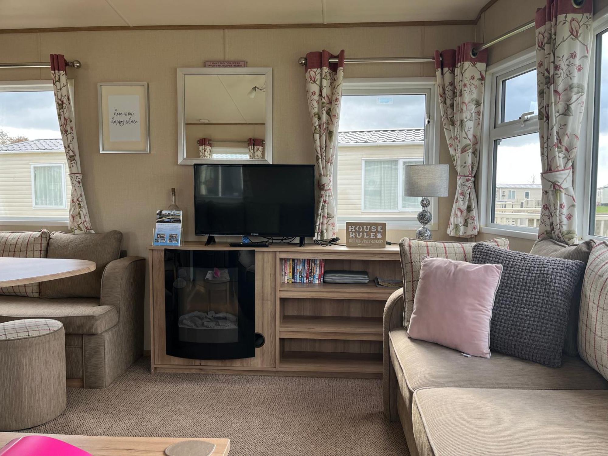 Tattershall Lakes Kingfisher Caravan 8 Berth With Hot Tub & Wifi 외부 사진