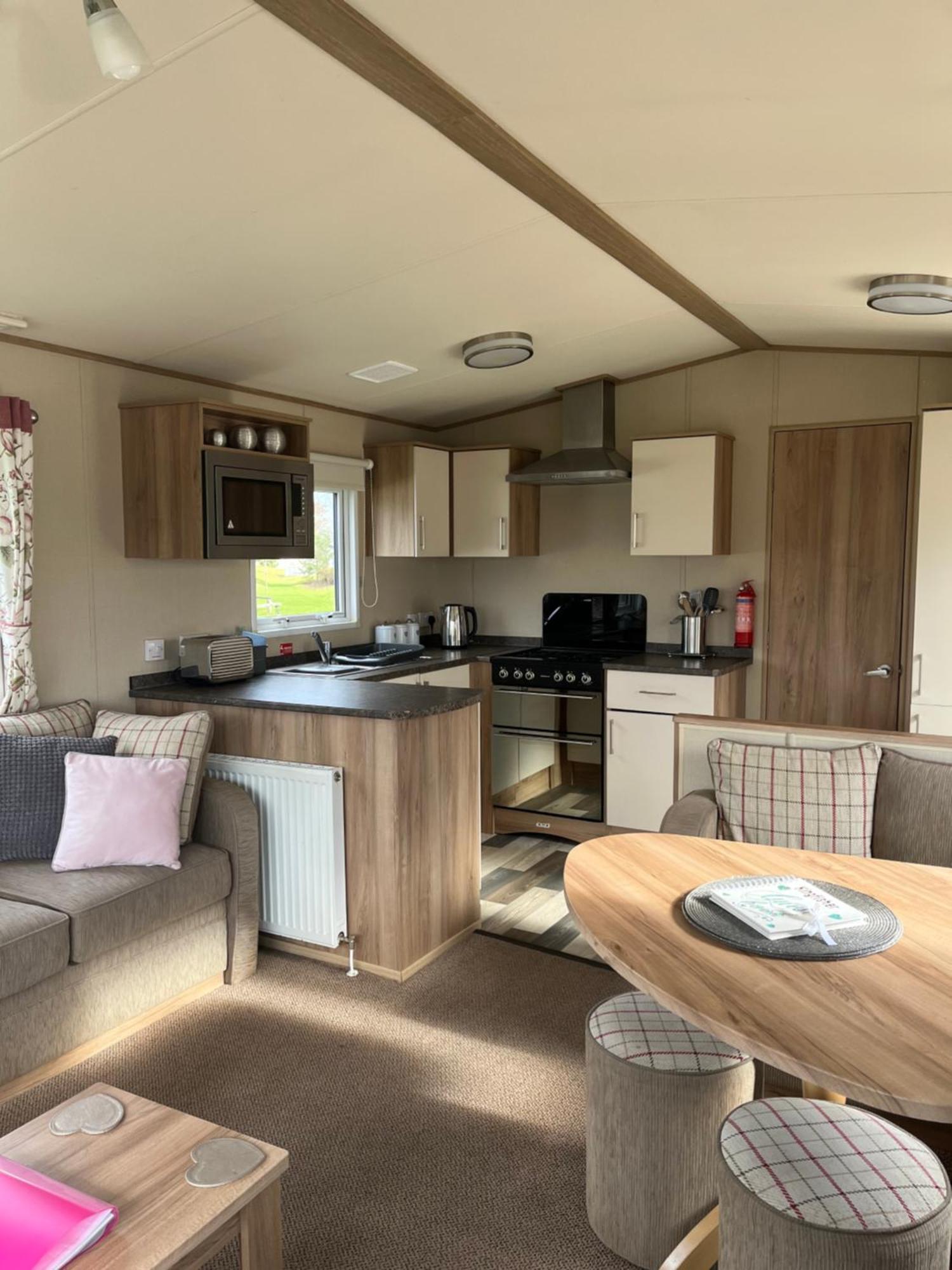Tattershall Lakes Kingfisher Caravan 8 Berth With Hot Tub & Wifi 외부 사진