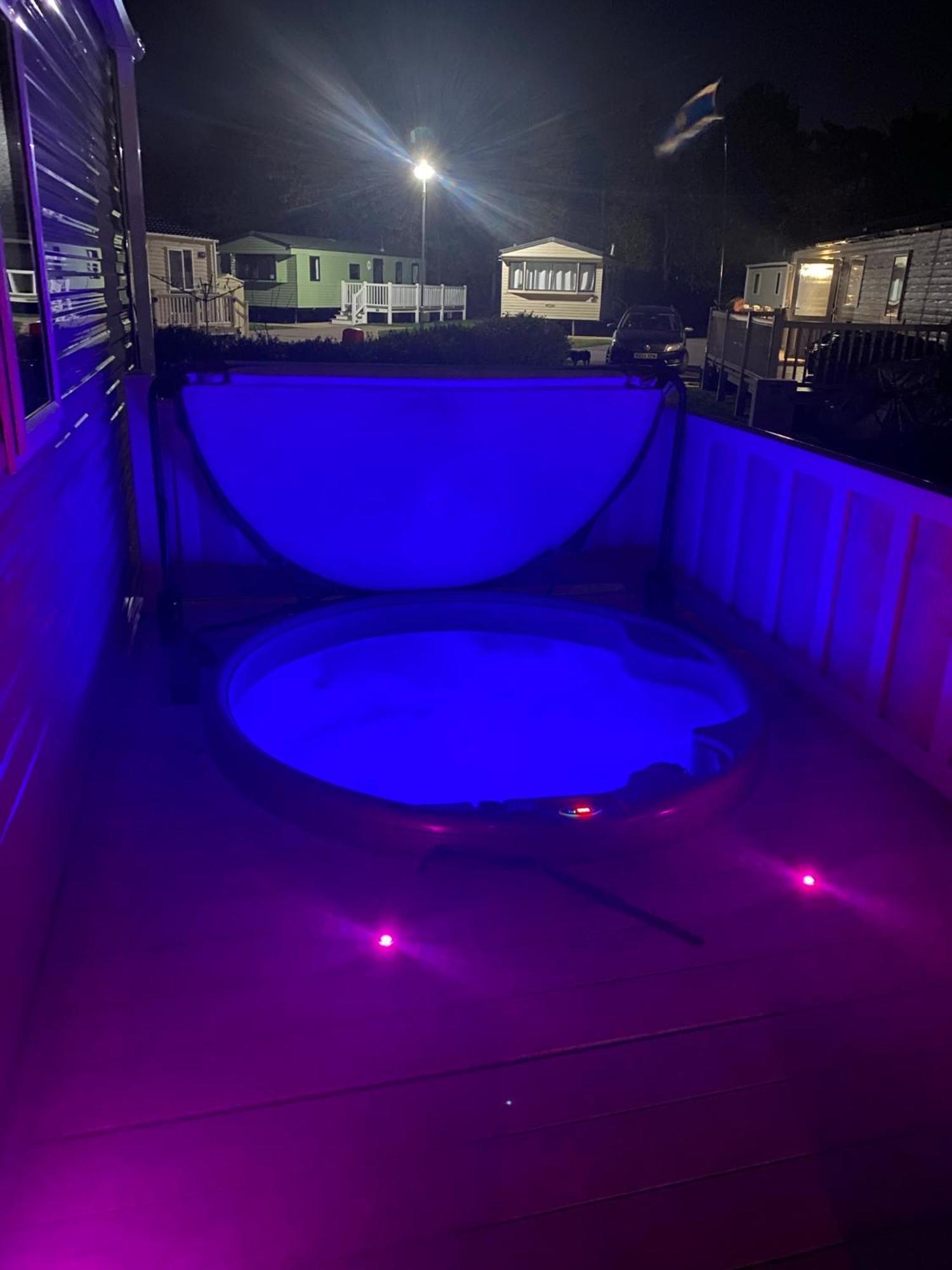 Tattershall Lakes Kingfisher Caravan 8 Berth With Hot Tub & Wifi 외부 사진