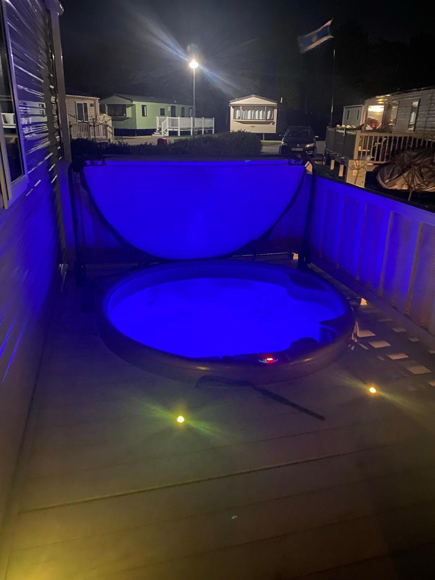 Tattershall Lakes Kingfisher Caravan 8 Berth With Hot Tub & Wifi 외부 사진